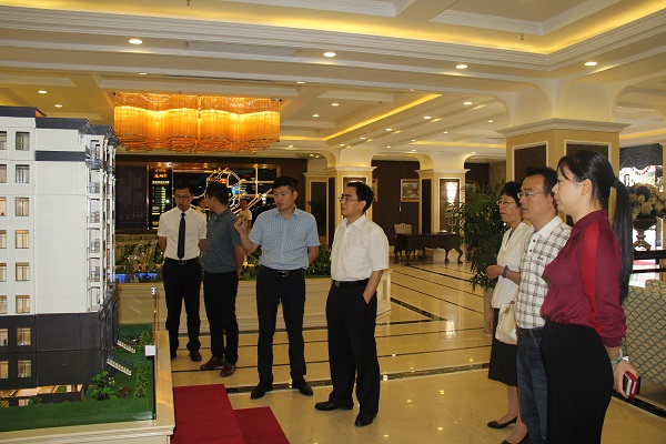 王思軍一行到徽鹽地產(chǎn)六安項目調(diào)研指導(dǎo)工作