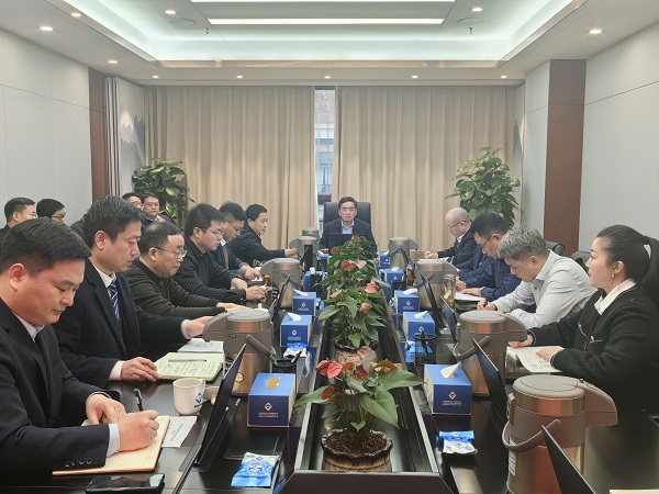 王思軍在省城市更新等三家公司重點(diǎn)工作推進(jìn)會(huì)上強(qiáng)調(diào)要以新作風(fēng)、新?lián)?dāng)，實(shí)現(xiàn)新發(fā)展